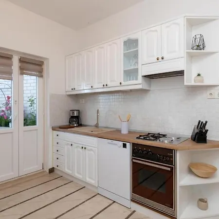 Andro - Three Bedroom With Terrace And Sea View Selca (Brac)