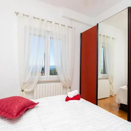 Andro - Three Bedroom With Terrace And Sea View * Selca (Brac)