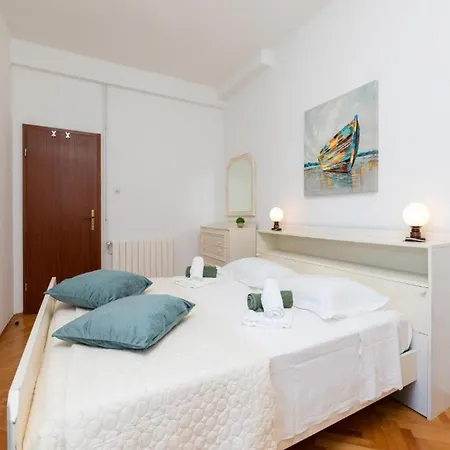 Andro - Three Bedroom With Terrace And Sea View Selca (Brac)