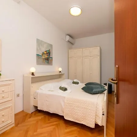 Andro - Three Bedroom With Terrace And Sea View Apartment Selca (Brac)