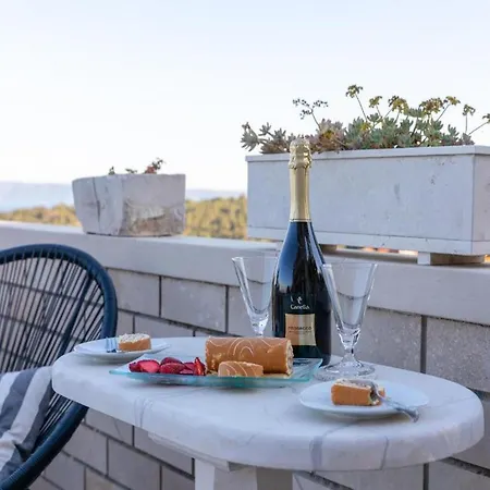 Andro - Three Bedroom With Terrace And Sea View Apartment *