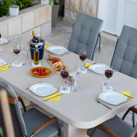 Apartment Andro - Three Bedroom With Terrace And Sea View Selca (Brac)